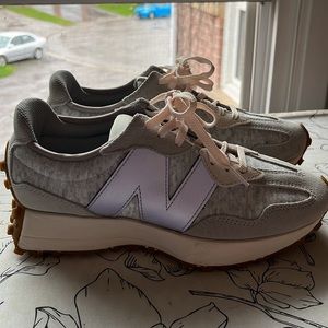 New Balance 327